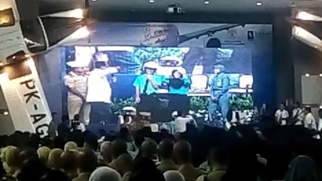 Menteri Perhubungan Budi Karya Sumadi di Sekolah Tinggi Penerbangan Indonesia.