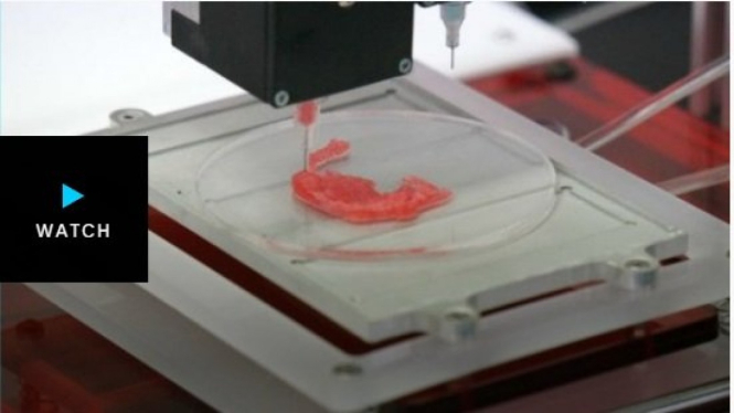 Telinga buatan sedang dalam proses pencetakan 3D dengan menggunakan bio-tinta.
