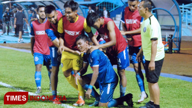 Dedik Setiawan Ssetelah mencetak gol pada Laga Arema FC vs Barito Putera, (4/3/2019). (FOTO: Adhitya Hendra/TIMES Indonesia)