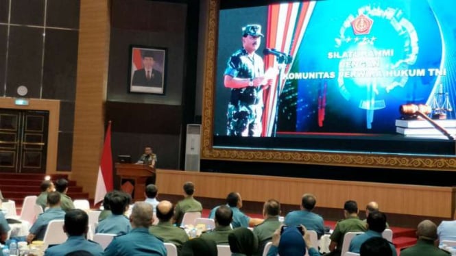 Letjen Herindra membacakan teks pidato Panglima TNI, Marsekal Hadi Tjahjanto. 