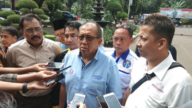 Mantan pembalap Alex Asmasoebrata diperiksa Polda Metro Jaya 