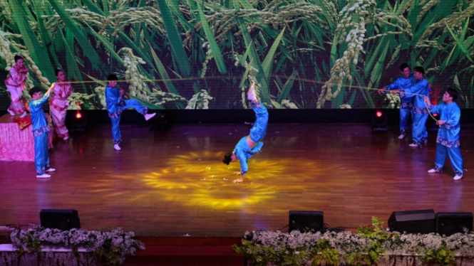 Akrobatik Taiwan dari Sekolah Tinggi Seni Pertunjukan Nasional Taiwan