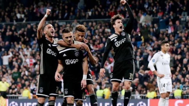 Pemain Ajax Amsterdam rayakan kemenangan lawan Real Madrid.