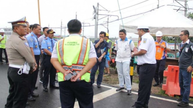 Angkasa Pura II dan pihak terkait meninjau lintasan sebidang Perimeter Selatan.