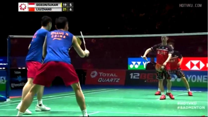 Kevin Sanjaya/Marcus Gideon kontra Zhang Nan/Liu Cheng di babak I All England