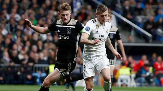 Pertandingan Real Madrid melawan Ajax Amsterdam di ajang Liga Champioms