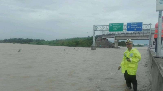 Banjir di  Tol Kertosono-Madiun