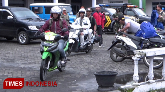 Wisatawan terpaksa kembali lantaran ada penutupan wisata Bromo selama Nyepi. (FOTO: Happy L. Tuansyah/TIMES Indonesia)