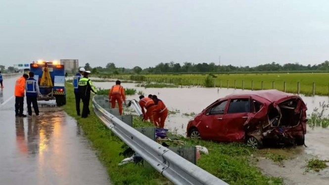 Kecelakaan di tol Ngawi-Kertosono.