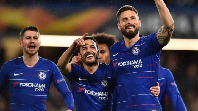Para pemain Chelsea merayakan gol Pedro Rodriguez (kedua dari kanan)