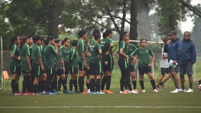 Sesi pemusatan latihan Timnas Wanita Indonesia