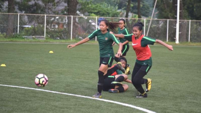 Sesi pemusatan latihan Timnas Wanita Indonesia