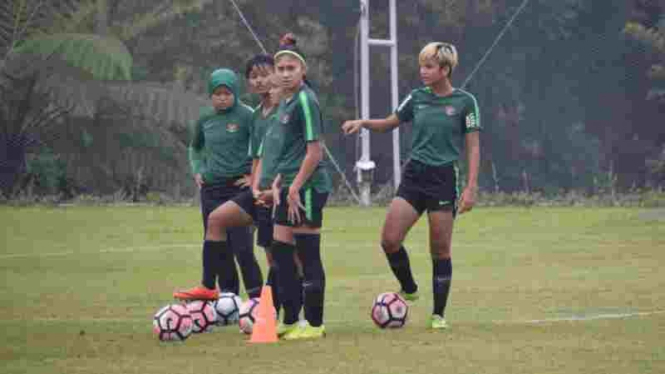 Timnas wanita Indonesia jelang berlaga di Pra Olimpiade 2020.