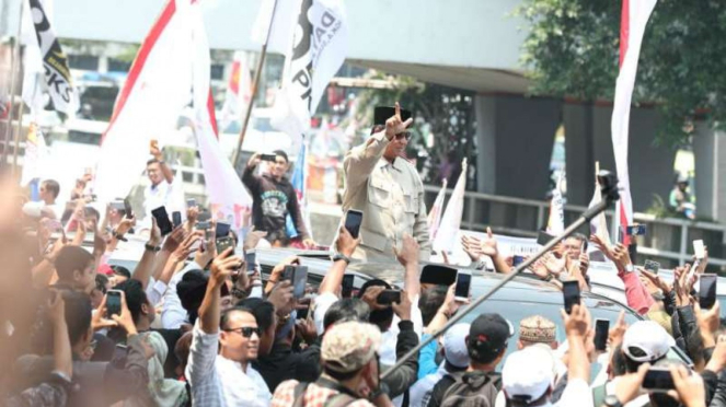 Prabowo Subianto saat bersilahturahmi dengan tokoh agama dan masyarakat di Bandung.