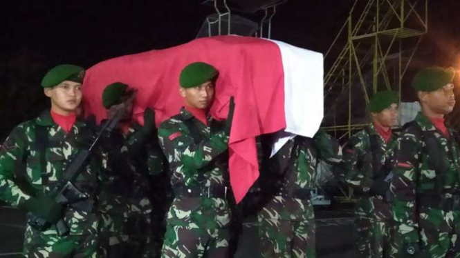 Jenazah Sertu Anumerta Mirwariyadin, prajurit TNI tewas di Nduga tiba di Lombok