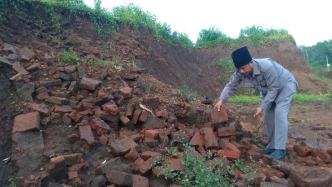 Badan Peninggalan Cagar Budaya (BPCB) Jatim meninjau penemuan situs Majapahit