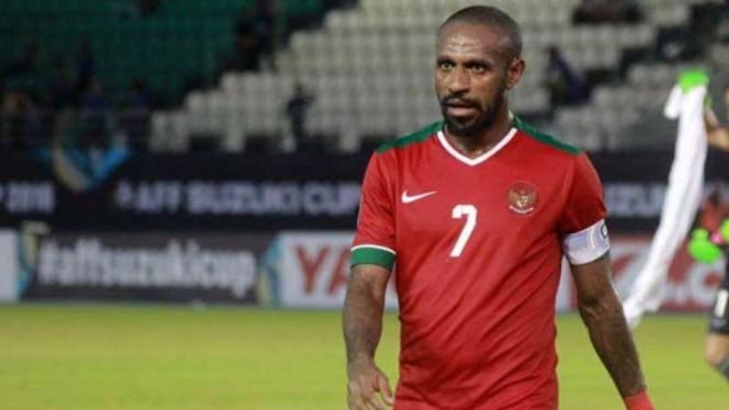 Boaz Solossa saat membela Timnas Indonesia