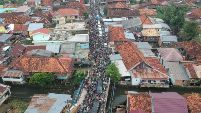 Macet panjang akibat acara Millenial Road Safety Festival  di Palembang