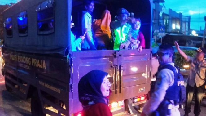 Depok Kerahkan 15 Truk  Angkut Penumpang KRL ke Bojong Gede 