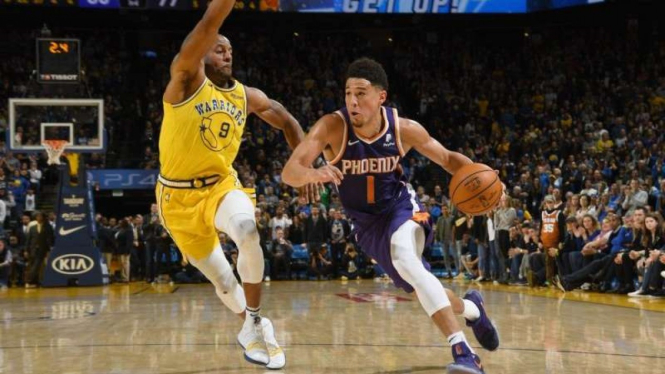 Pertandingan NBA antara Phoenix Suns melawan Golden State Warriors