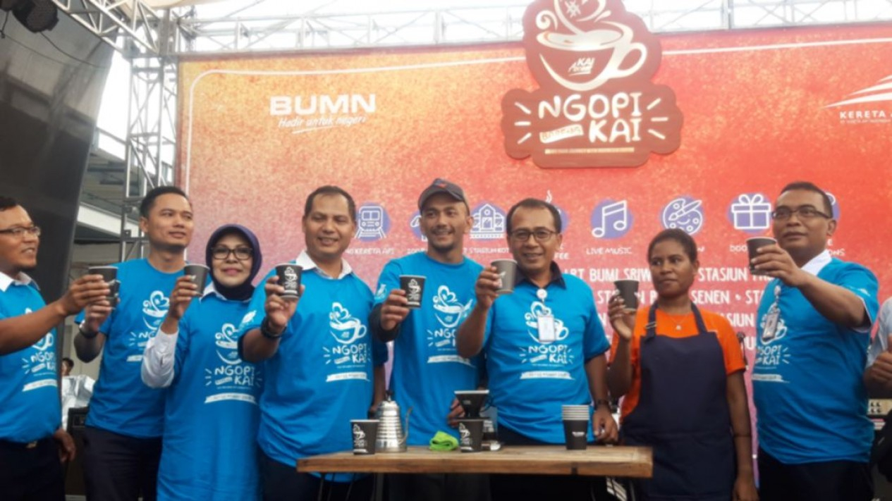 Foto Ribuan Cup Kopi Dibagikan Gratis Di Stasiun Tugu Hingga Besok