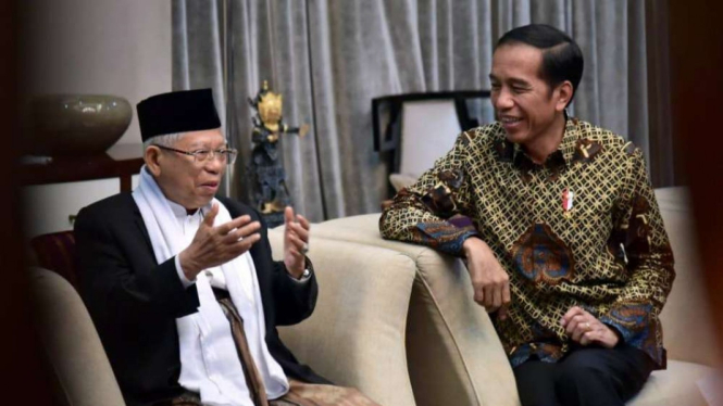 Jokowi-Ma'ruf Amin saat bincang santai di Istana.