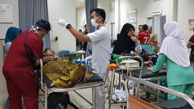 Korban keracunan dirawat di rumah sakit