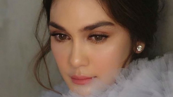 Luna Maya.