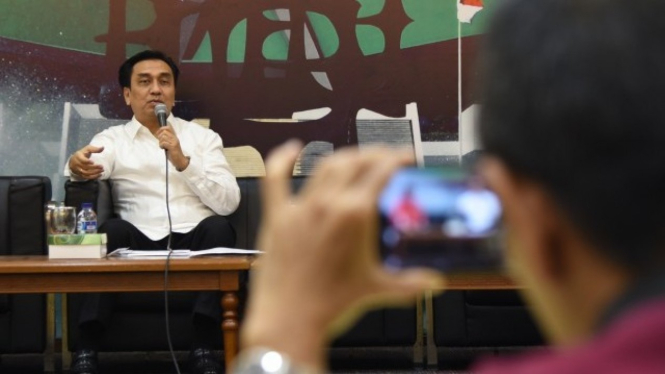 Anggota Komisi I DPR RI Effendi M.S. Simbolon menjadi pembicara pada diskusi Forum Legislasi bertema “Quo Vadis TNI”.