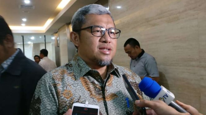 Mantan Gubernur Jawa Barat, Ahmad Heryawan usai diperiksa di Mabes Polri.