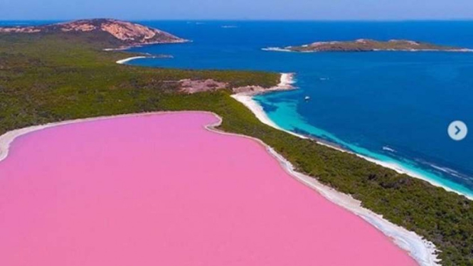 Lake Hillier, Australia 