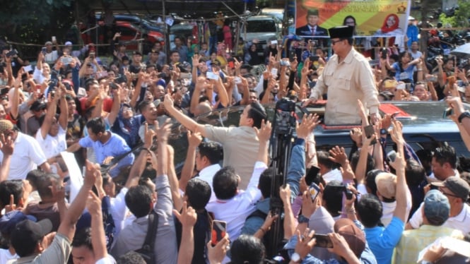 Calon presiden Prabowo Subianto di hadapan ribuan pendukungnya di Bengkulu, Kamis, 14 Maret 2019.