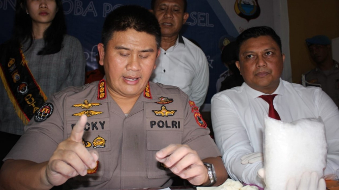 Kepala Bidang Hubungan Masyarakat Polda Sulsel, Komisaris Besar Polisi Dicky Sondani, usai konferensi pers tentang pengungkapan kasus narkotika di Makassar, Kamis, 14 Maret 2019.