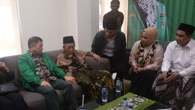 Mbah Moen datangi kantor DPP PPP.