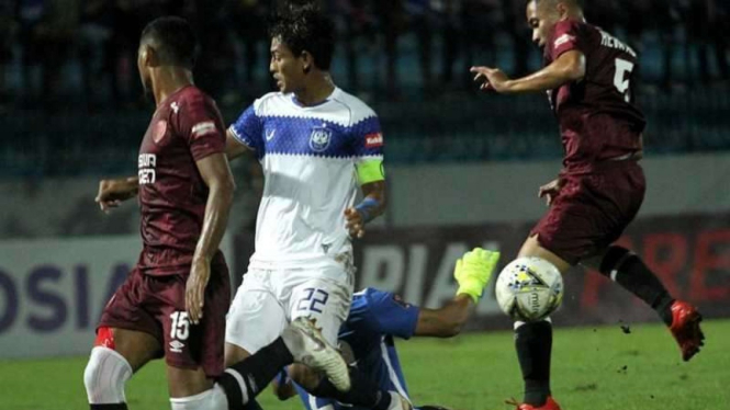 Pertandingan Piala Presiden antara PSIS Semarang kontra PSM Makassar