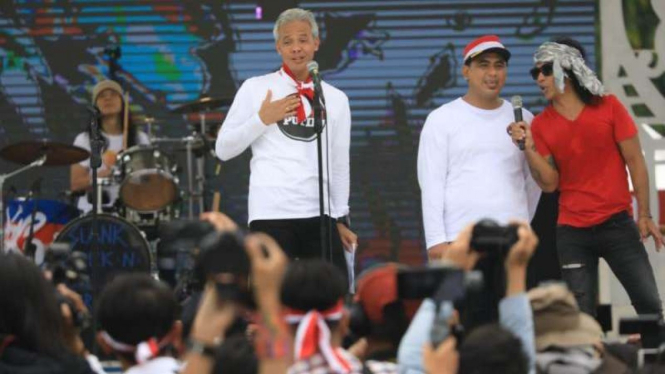 Gubernur Jateng Ganjar Pranowo duet bareng Slank