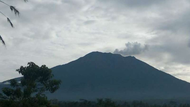 Gunung Agung kembali erupsi