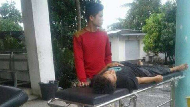 Korban luka akibat gempa di Lombok Timur.