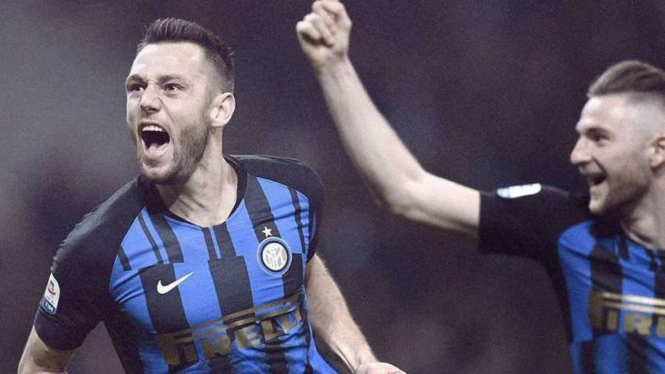 Inter Milan merayakan gol