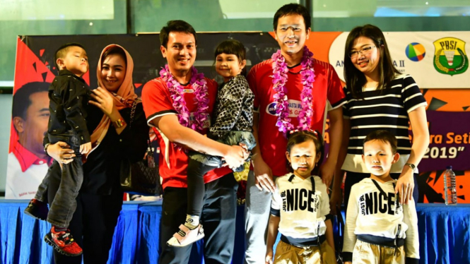 Juara All England 2019, Hendra Setiawan/Mohammad Ahsan bersama keluarga