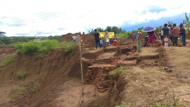 Eskavasi Situs Sekaran di kilometer 37 seksi lima proyek jalan Tol Malang-Pandaan di Desa Sekarpuro, Kabupaten Malang, Jawa Timur, pada Senin, 18 Maret 2019.