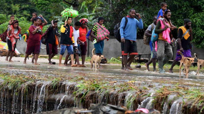 Warga mengungsi akibat banjir bandang di Sentani, Jaya Pura, Papua, Senin, 18 Maret 2019 (Foto ilustrasi).
