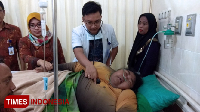 Nurhidayati menjalani pemeriksaan awal di IGD RSUD dr. Soegiri Lamongan, Selasa (19/3/2019). (FOTO: MFA Rohmatillah/TIMES Indonesia)