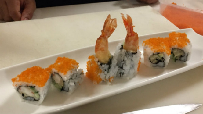 Cara membuat Sushi Tiger Roll ala resto En DInnning.