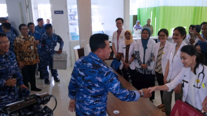 Kepala Staf TNI AU, Marsekal TNI Yuyu Sutisna menyapa pegawai RSPAU dr S. Hardjolukito Yogyakarta. (FOTO: Istimewa/TIMES Indonesia)