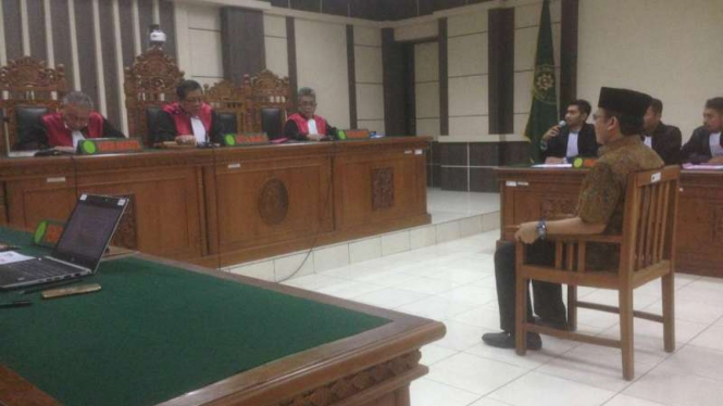 Wakil Ketua DPR RI Taufik Kurniawan dalam sidang dengan agenda pembacaan dakwaan di Pengadilan Tindak Pidana Korupsi Semarang, Jawa Tengah, Rabu 20 Maret 2019.