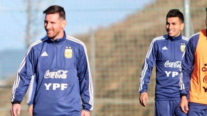 Penyerang Argentina, Lionel Messi (kiri).