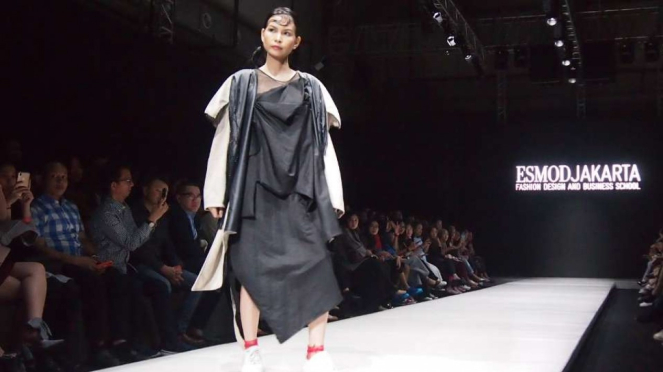 Koleksi ESMOD Jakarta di Plaza Indonesia Fashion Week 2019