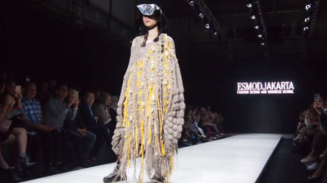 Koleksi ESMOD Jakarta di Plaza Indonesia Fashion Week 2019