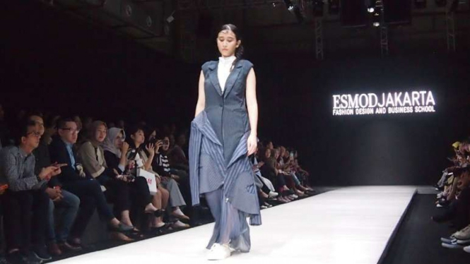 Koleksi ESMOD Jakarta di Plaza Indonesia Fashion Week 2019